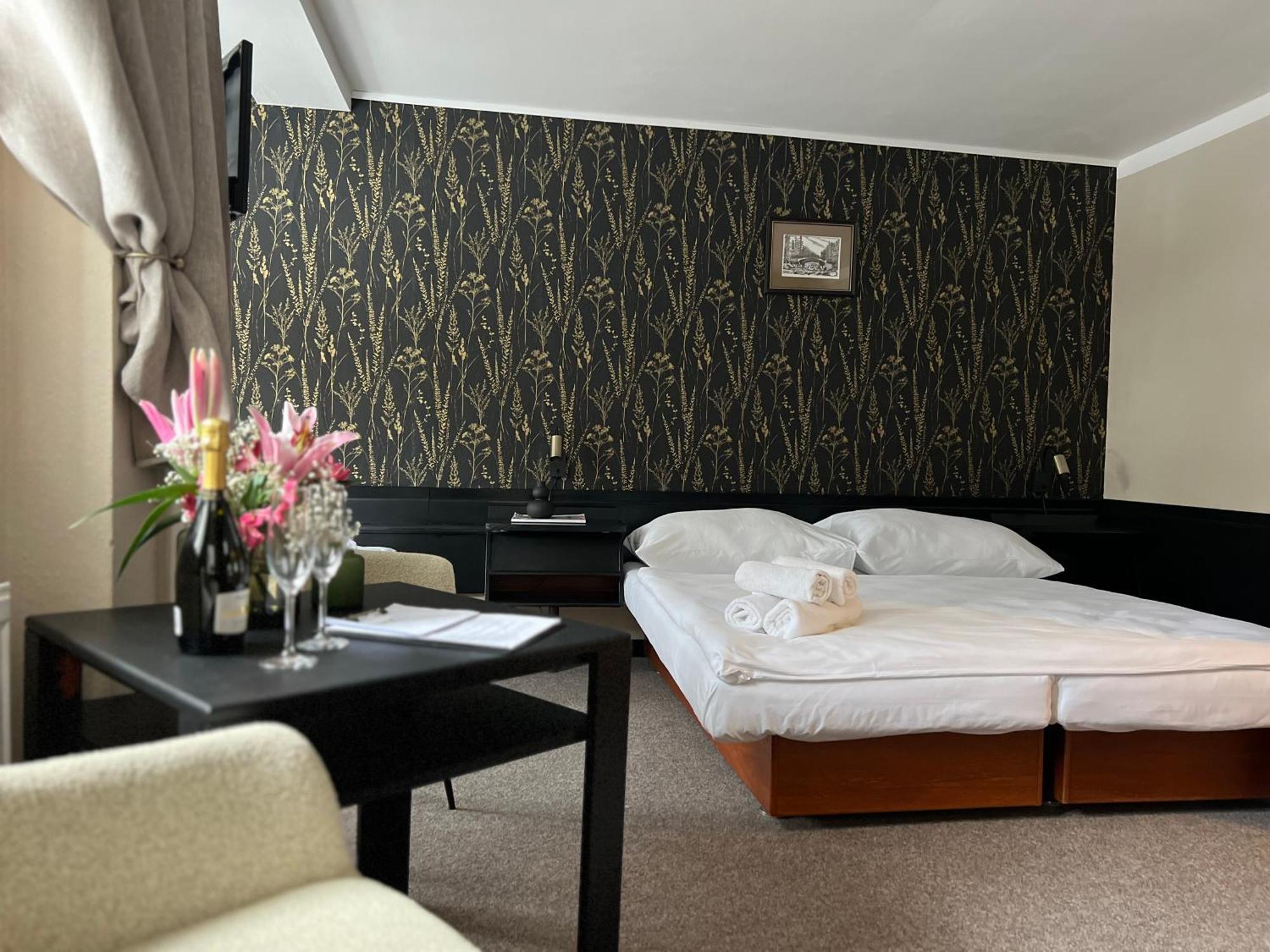 Hotel Lomnice ชปินด์เลอรูฟ มลิน ภายนอก รูปภาพ
