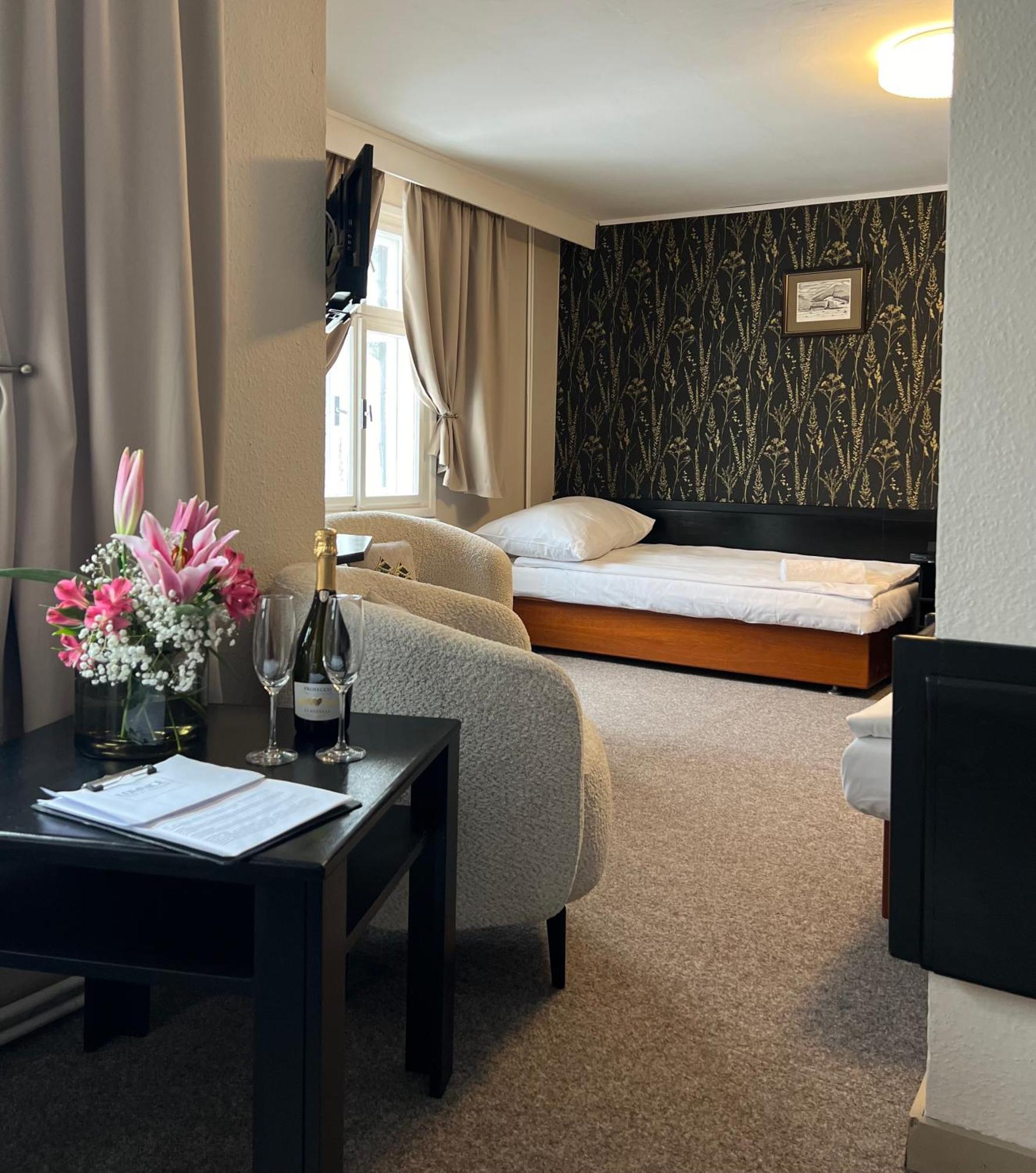 Hotel Lomnice ชปินด์เลอรูฟ มลิน ภายนอก รูปภาพ